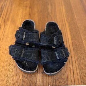 Birkenstock fur lined sjoes